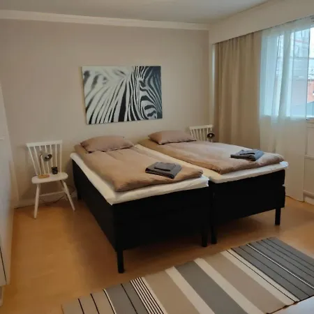 Erinomaisella Sijainnilla, Rautatiekatu 13 *